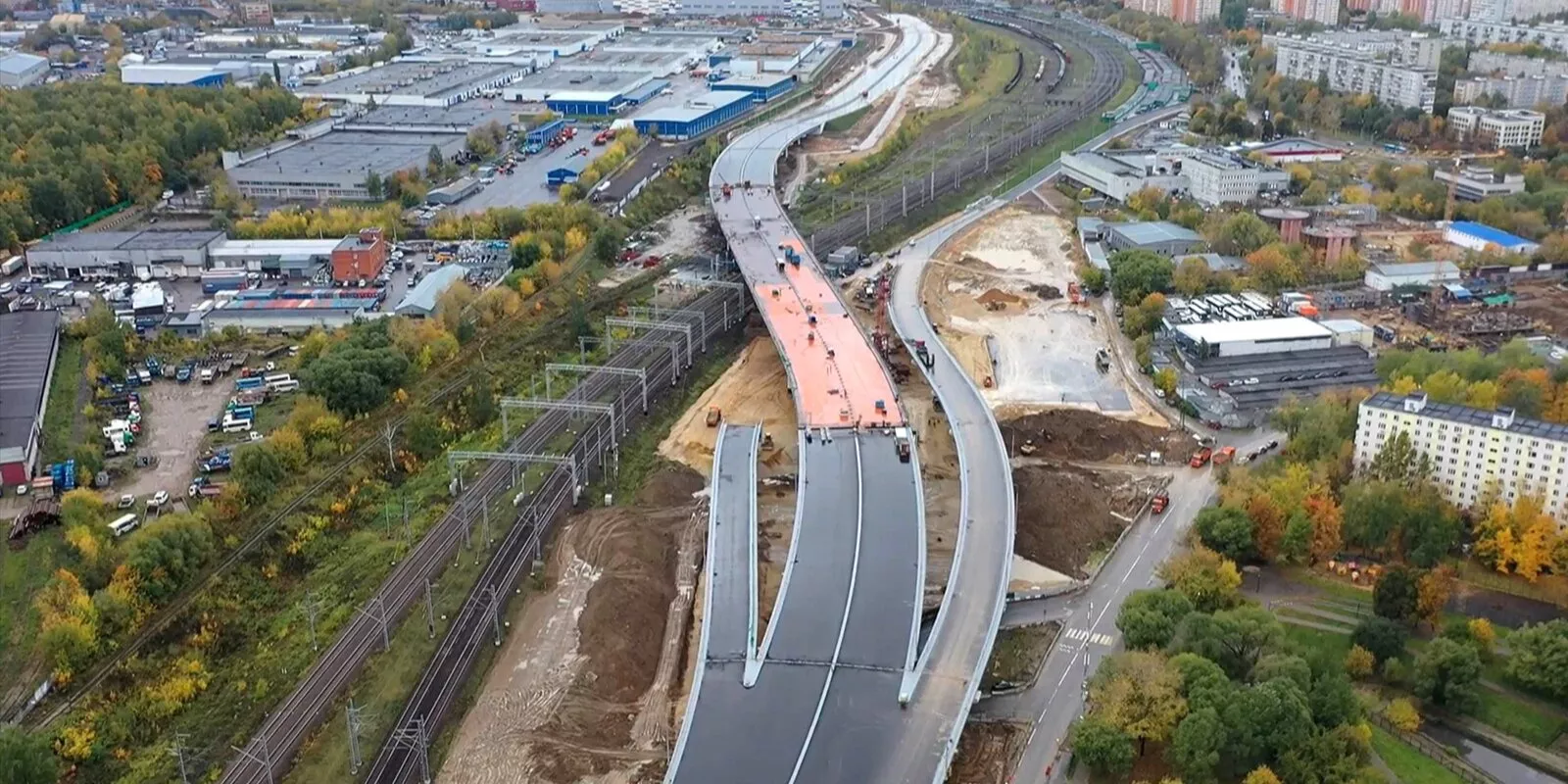 В чем разница между эстакадой и мостом?