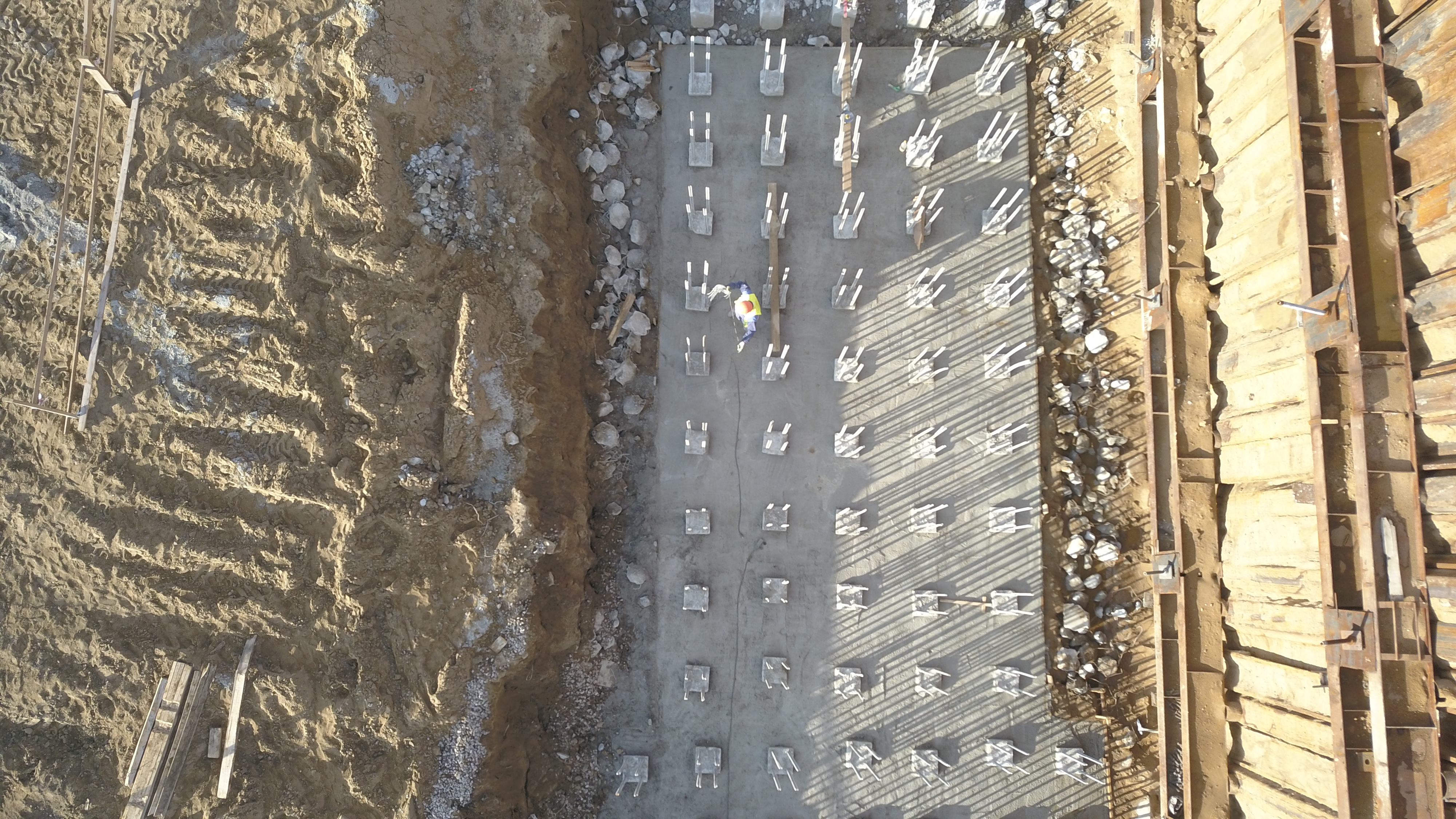 Забивка ЖБ свай в плотной застройке